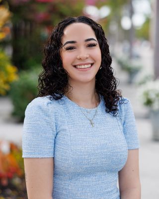 Portrait of Mia Alpizar, Real Estate Advisor.