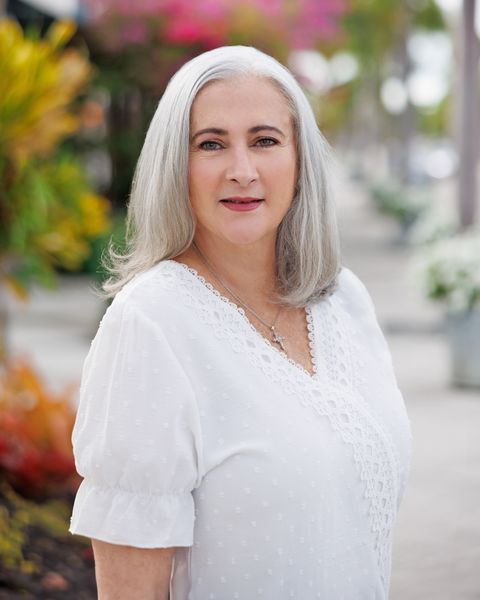 Barbi Vilaseca, Transaction Coordinator