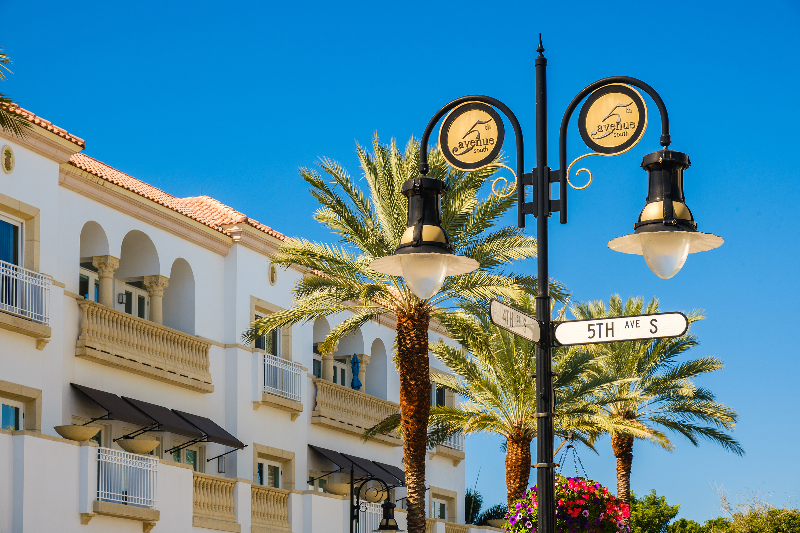Naples downtown vacation rentals &mdash; 5th Avenue South in Olde Naples, Florida